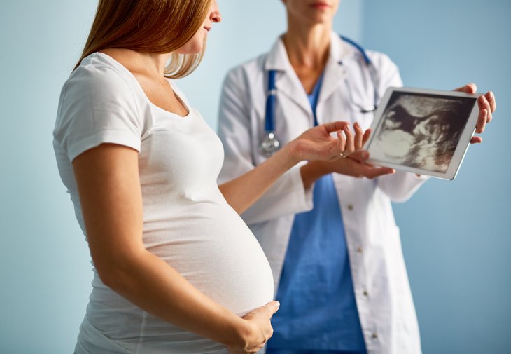 Vărsăturile femeilor însărcinate: cauze, riscuri, simptome, tratament